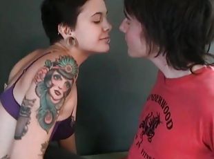 amatorskie, hardcore, para, przekłute, realne, tatuaże, biustonosz