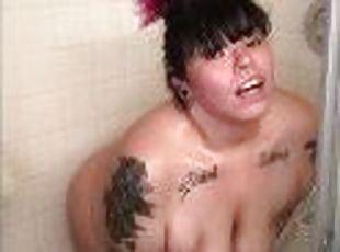 baden, masturbieren, dilettant, latina, fett-mutti, chubby, dusche, allein, brunette, tattoo