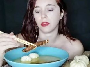 asmr mukbang feederism soupe chinoise merguez boule