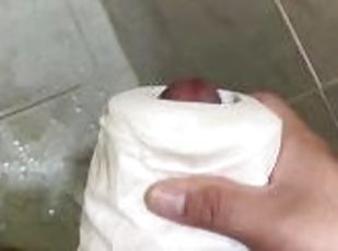 Jakol gamit tissue walang magawa (Jerking using tissue roll)