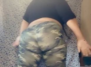25 DAYS OF THICK-MAS DAY 22 : SEXY JIGGLY BOOTY IN LEGGINGS