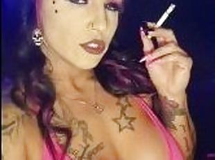 teta-grande, amador, babes, mulher-madura, puta-slut, fetiche, sozinho, fumando, tatuagem