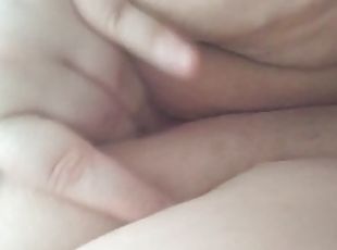 BBW fingers her pussy