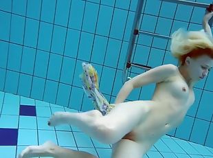 blondine, schwimmbad