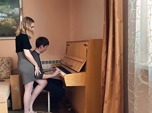 The piano teacher seduced the student