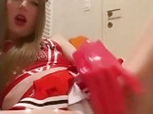 clito, masturbation, chatte-pussy, doigtage, blonde, pom-pom-girl, latex, humide