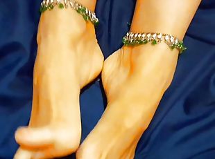 Sweet beautiful mature feet with anklets 