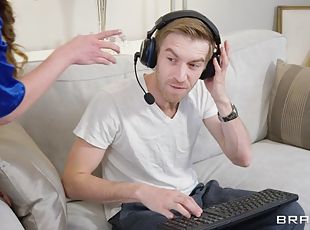 Gamer rams girlfriend for interrupting him at home