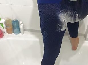 farting en wet leggings