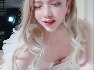 Korean TS who is more feminine than a woman, blowjob and eat chicken