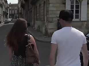 Marie-Eve, 22ans, étudiante à Bordeaux, nous offre sans hésitation aucune son dépucelage anal