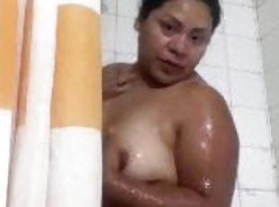 taking a bath exciting my husband so that he puts his penis in my pussy
