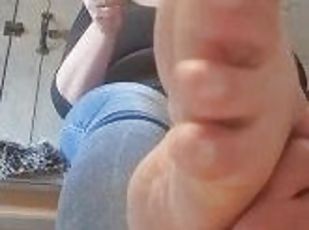Jerk off instructions with wrinkled soles. Can you make it till the end?????????