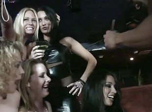 mabuk, pesta, gambarvideo-porno-secara-eksplisit-dan-intens, seks-grup, fetish-benda-yang-dapat-meningkatkan-gairah-sex, klub, realitas