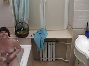 Watch my stepsister in the bathtub enjoying a warm freshening shower